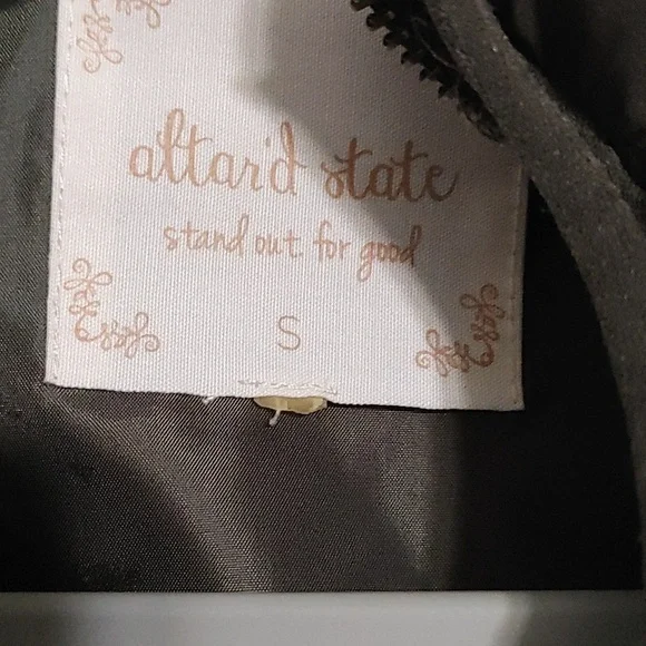 Altar'd State Army Green Quilted Vest with Gold Snap Accent Women's Small EUC - Picture 2 of 4